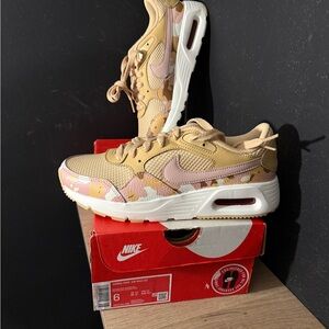 Nike Women's Air Max SC Pink and Tan Sneakers